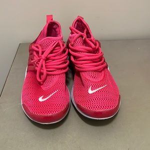 Nike hot pink prestos